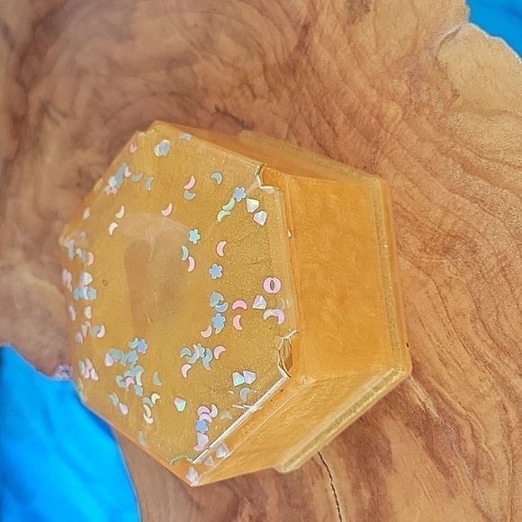 New Handmade Honeycomb Shape Yellow Resin Keepsake Dish With Wrapped Gift Box - Picture 2 of 10